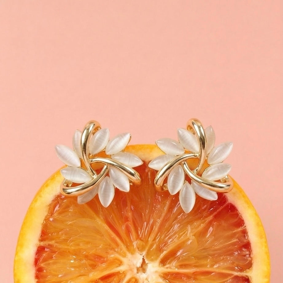 Pearly floral earrings