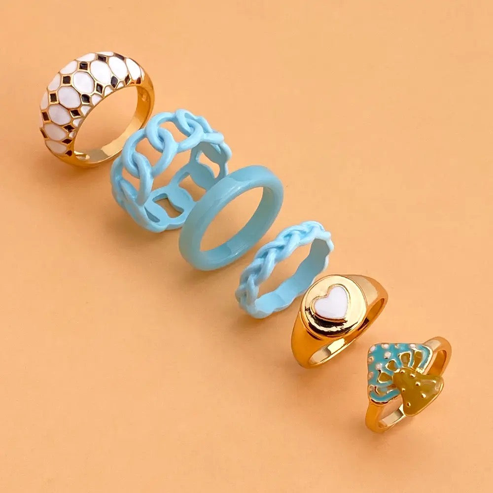 Quirky blue ring set