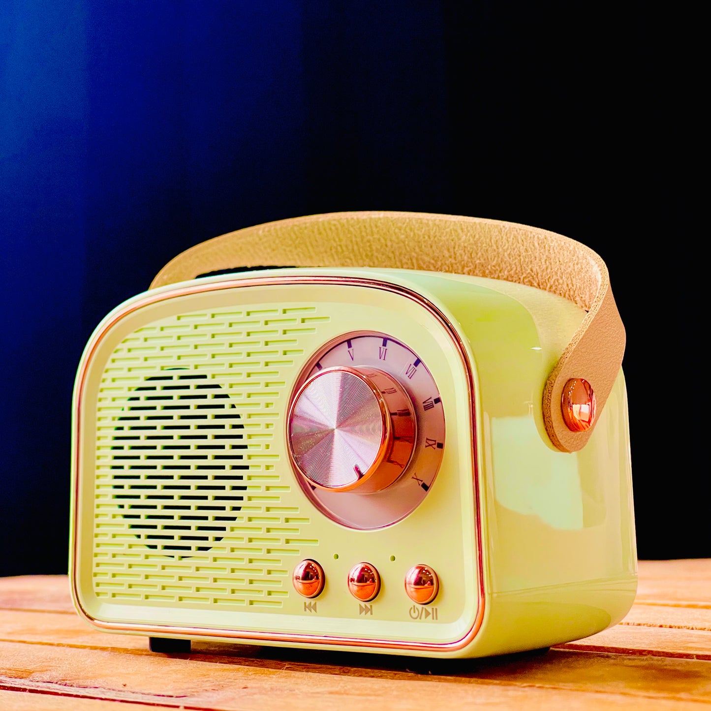 Retro pastel green bt speaker