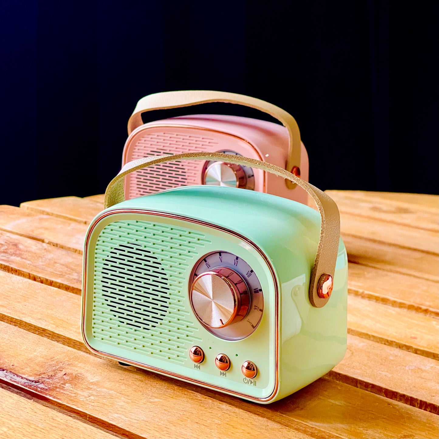 Retro pastel green bt speaker