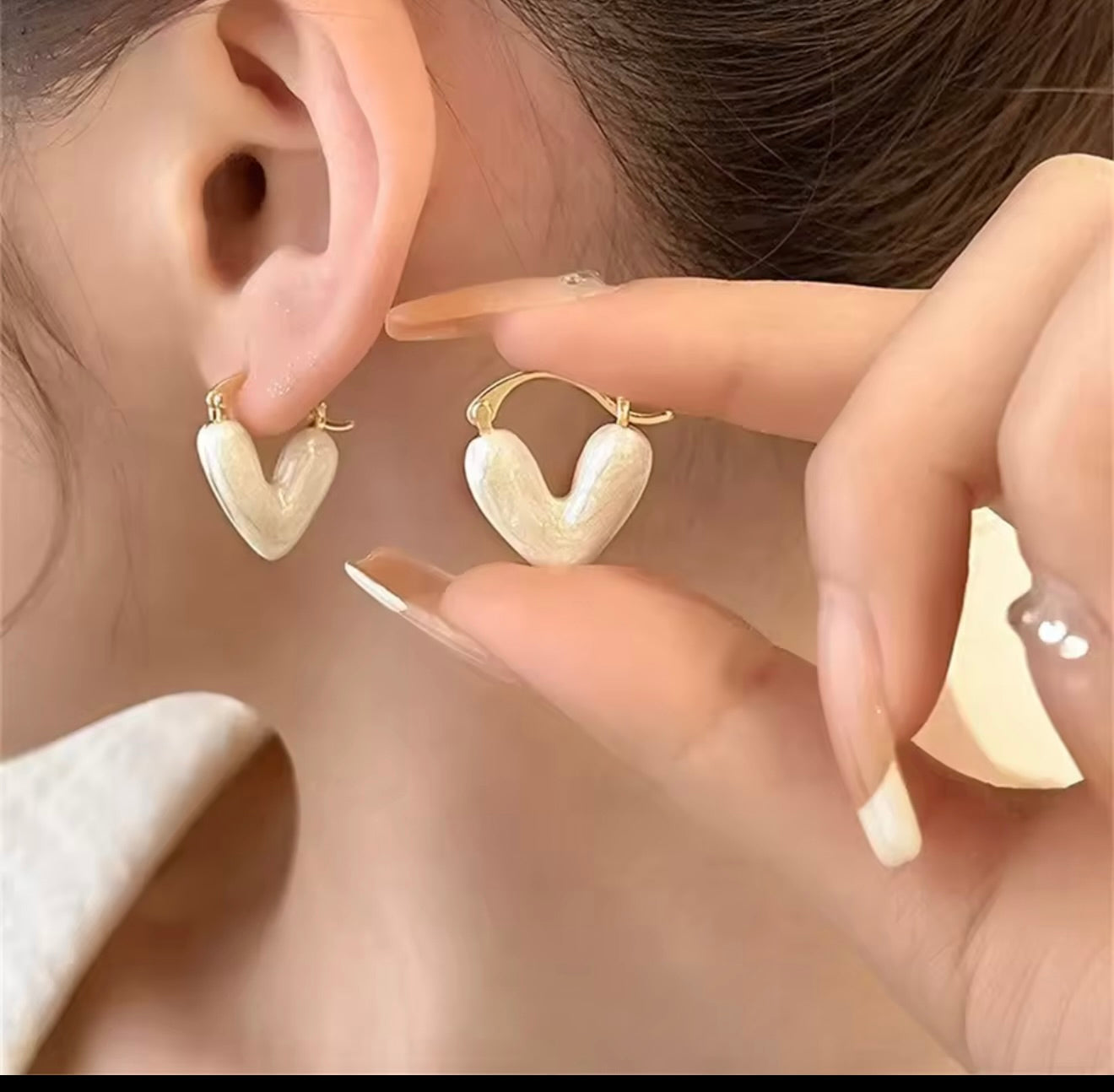 Milky heart earrings