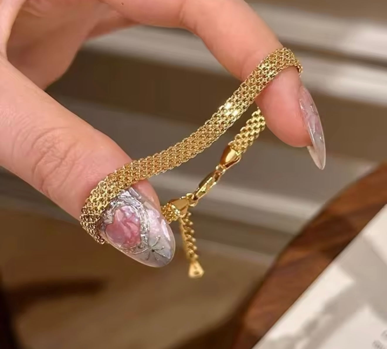 Delicate golden chain bracelet
