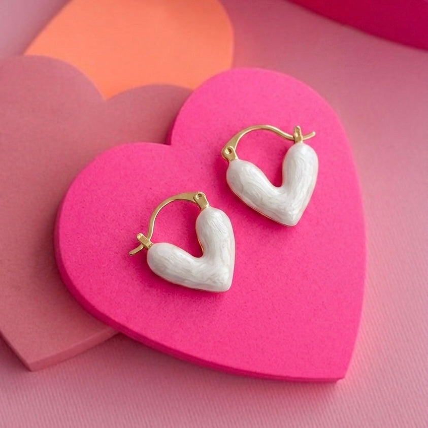 Milky heart earrings
