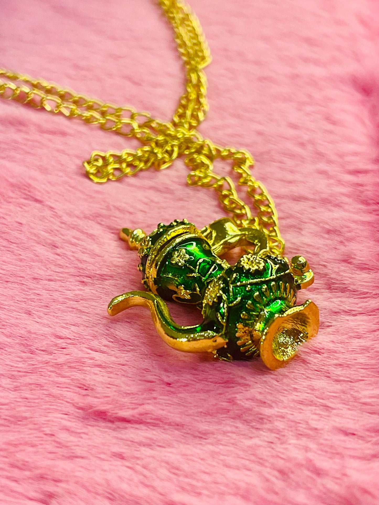 The Magic Lamp necklace